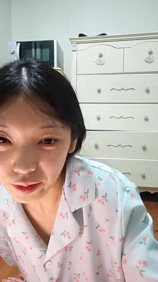 틱톡녀 라방 잠옷입고 플래크 하다 꼭지노출