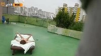 하다하다 옥상에서 러브돌과 염병하는 뚱땡이